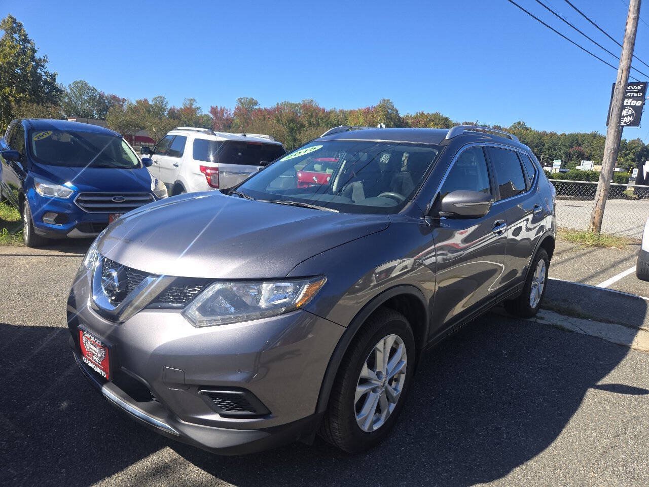 Used 2015 Nissan Rogue SV AWD/4WD image 1