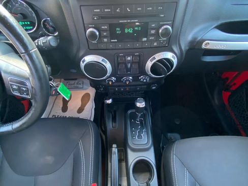 Used 2015 Jeep Wrangler Unlimited Sahara w/ Connectivity Group AWD/4WD image 11