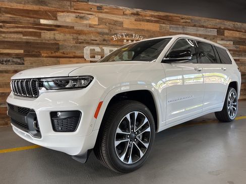 New 2025 Jeep Grand Cherokee L Overland w/ Trailer Tow Package image 4