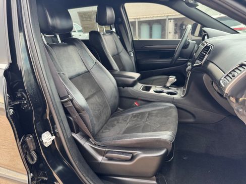 Used 2022 Jeep Grand Cherokee Laredo X AWD/4WD image 32