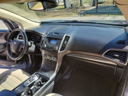 Used 2019 Ford Edge SE image 37