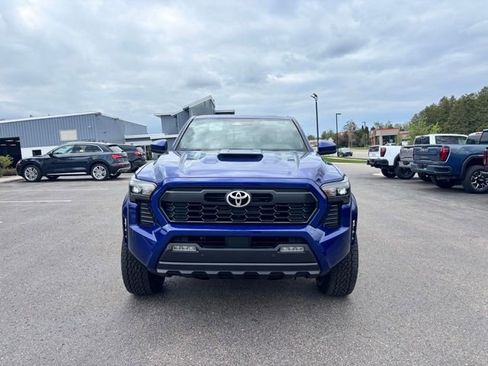 Used 2024 Toyota Tacoma TRD Sport w/ TRD Sport Upgrade Package AWD/4WD image 3