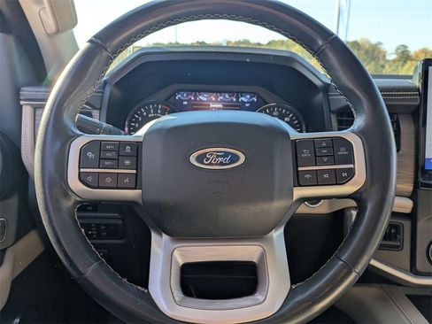Used 2024 Ford Expedition Limited image 18