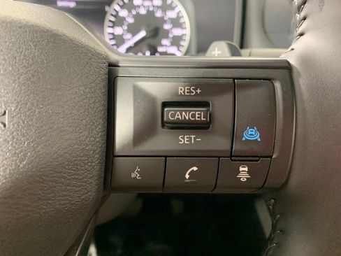 Used 2025 Nissan Rogue SV AWD/4WD image 28