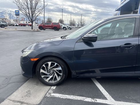 Used 2018 Honda Civic EX image 9