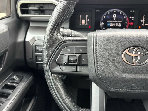Used 2025 Toyota Tacoma SR5 AWD/4WD image 15