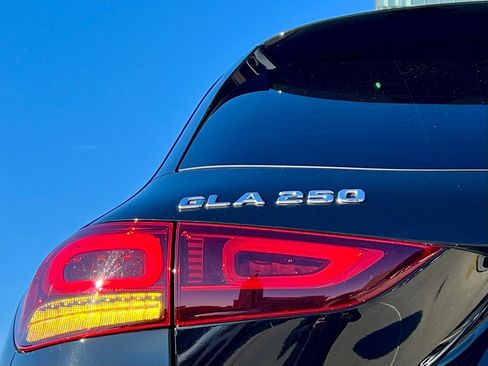 Certified 2023 Mercedes-Benz GLA 250 4MATIC image 9