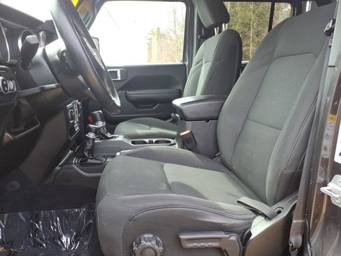 Used 2020 Jeep Gladiator Sport w/ Quick Order Package 24S image 9