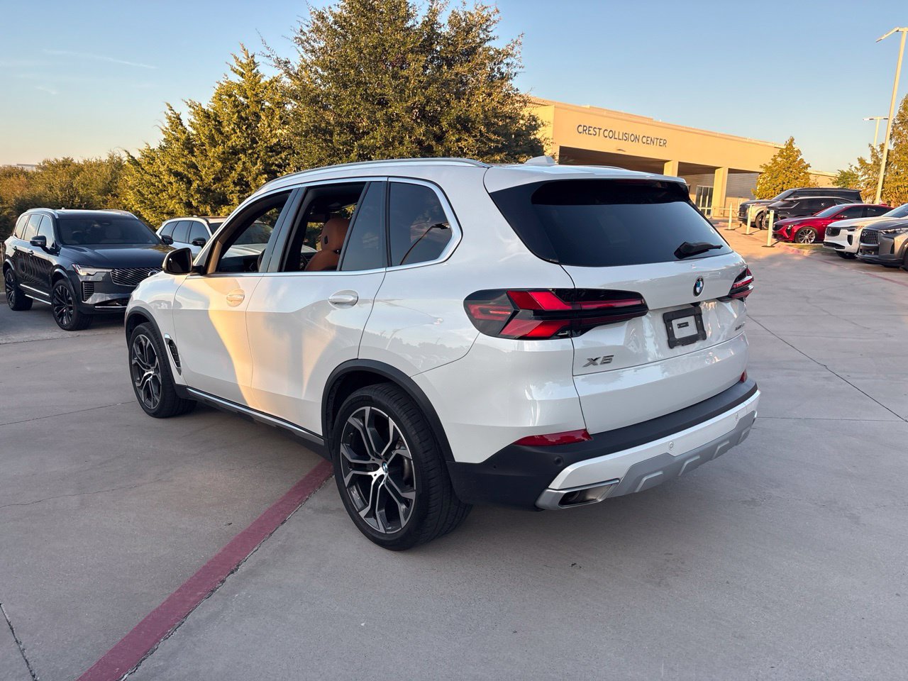 Used 2025 BMW X5 xDrive40i w/ Parking Assistance Package AWD/4WD image 8