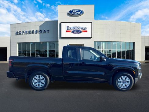 Used 2024 Nissan Frontier SV w/ SV Convenience Package image 5