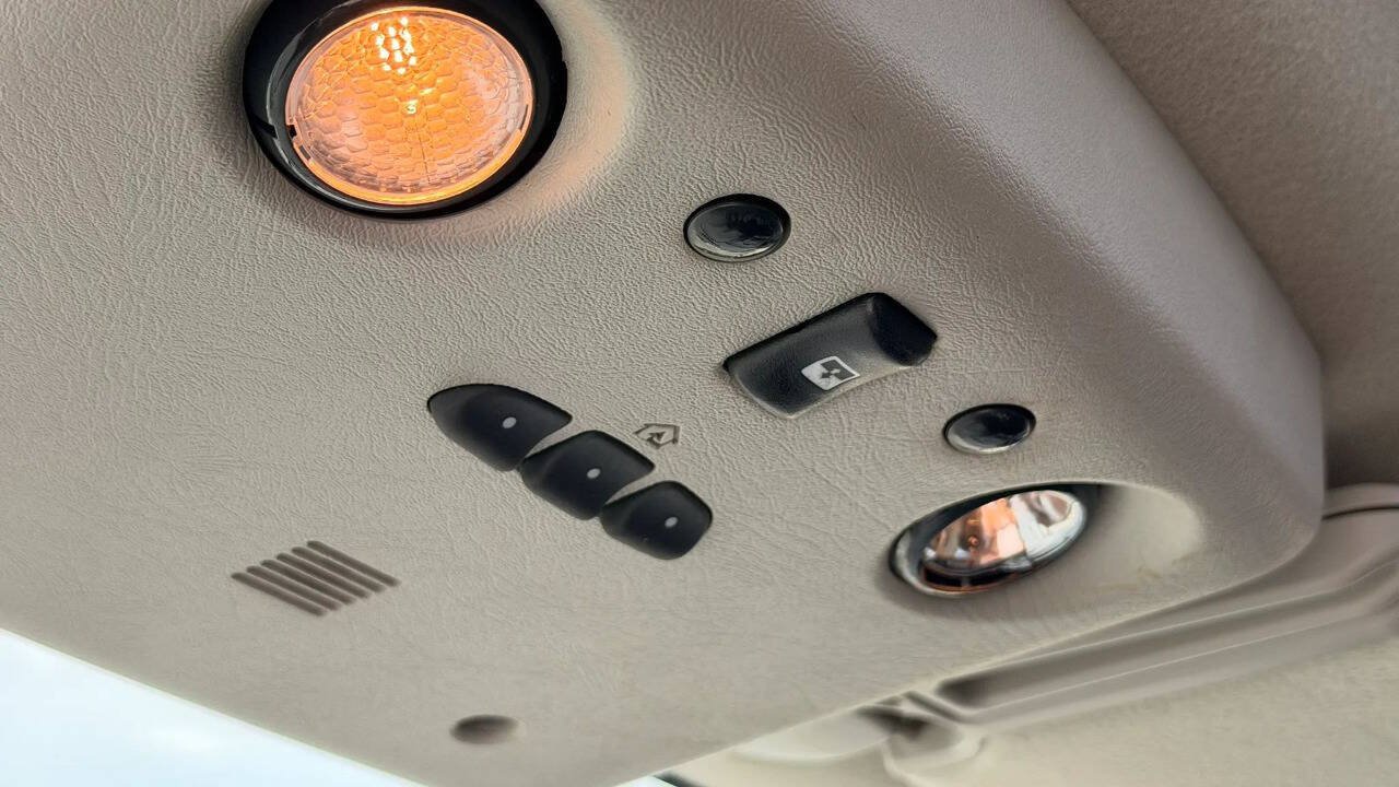 Used 2005 HUMMER H2 SUT w/ Preferred Equipment Group AWD/4WD image 19