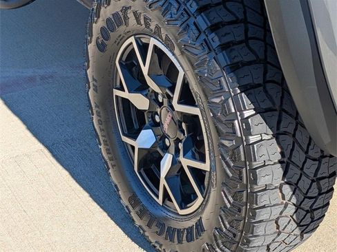 Used 2024 GMC Canyon AT4X image 7