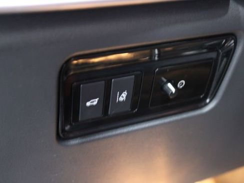 Used 2017 Jaguar F-PACE S image 15