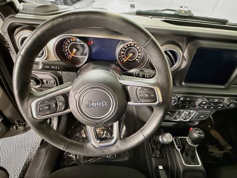 Used 2018 Jeep Wrangler Unlimited Sahara AWD/4WD image 19