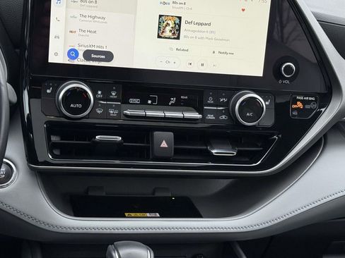 Used 2023 Toyota Highlander XLE image 19