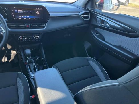 Certified 2025 Chevrolet TrailBlazer LT w/ Convenience Package image 19