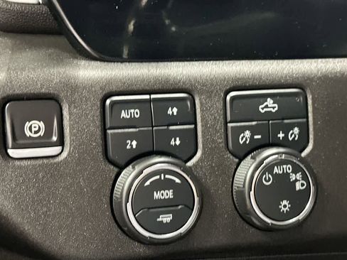 Used 2024 Chevrolet Silverado 2500 LT w/ Snow Plow Prep/Camper Package AWD/4WD image 19