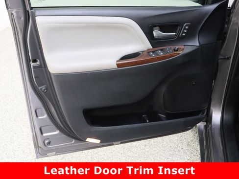 Used 2015 Toyota Sienna Limited Premium image 12