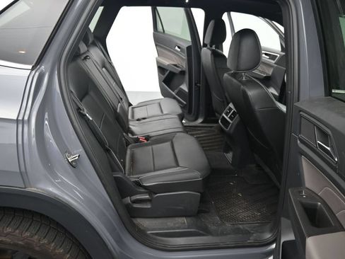 Used 2022 Volkswagen Atlas Cross Sport SEL R-Line AWD/4WD image 19