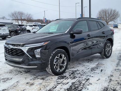 Used 2024 Chevrolet Trax LT w/ Driver Confidence Package image 4