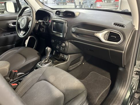 Used 2021 Jeep Renegade Sport image 14