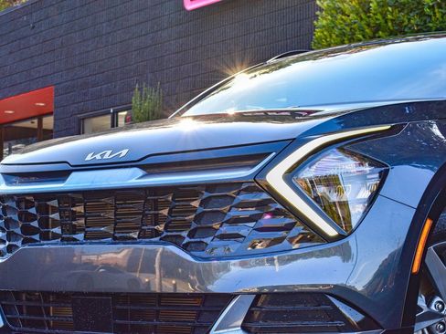 Used 2023 Kia Sportage SX image 2