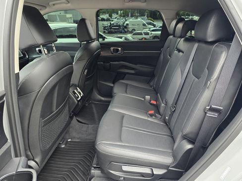 Used 2025 Kia Sorento S FWD image 11