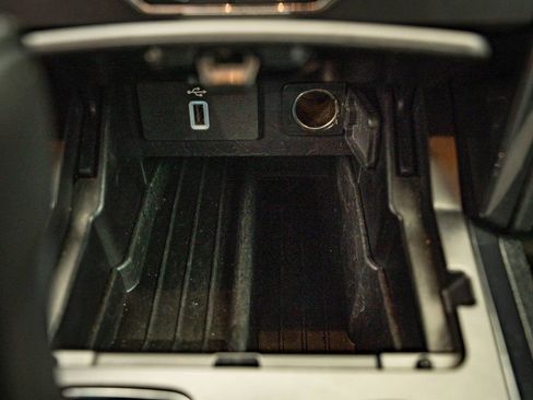 Used 2017 Ford Explorer XLT w/ Equipment Group 202A image 35