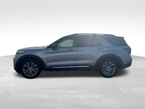 Used 2021 Ford Explorer XLT w/ Equipment Group 202A AWD/4WD image 6