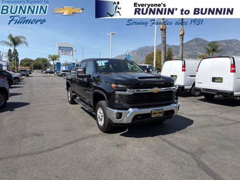 Used 2025 Chevrolet Silverado 2500 LT w/ Convenience Package AWD/4WD image 1