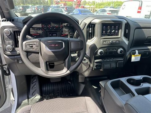 Used 2025 GMC Sierra 2500 Pro image 9