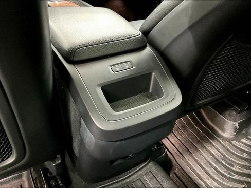 Used 2022 Volvo XC60 B5 Momentum w/ Advanced Package image 31