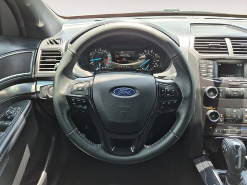 Used 2018 Ford Explorer XLT FWD image 12