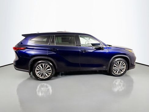 Certified 2022 Toyota Highlander Platinum image 8