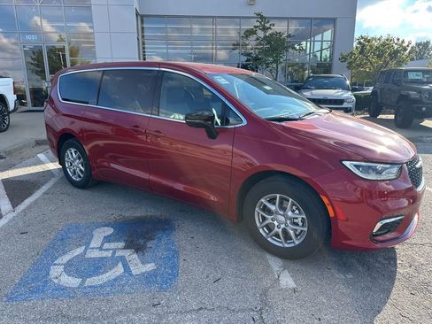New 2026 Chrysler Pacifica Select image 40