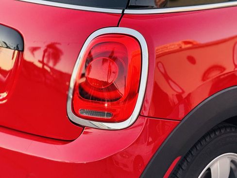 Used 2019 MINI Cooper 2-Door Hardtop image 9