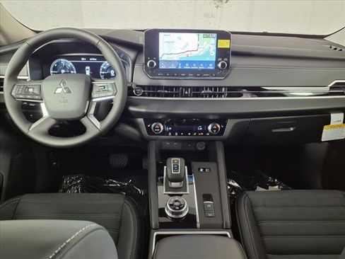 New 2025 Mitsubishi Outlander SE image 12