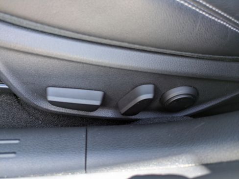 Certified 2023 Genesis G70 2.0T RWD image 18