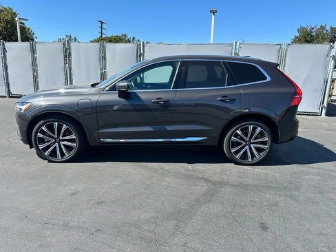Used 2023 Volvo XC60 T8 Ultimate AWD/4WD image 2