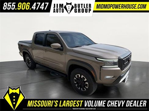 Used 2022 Nissan Frontier PRO-4X image 2