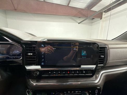 Used 2024 Chevrolet Silverado 1500 LTZ AWD/4WD image 14