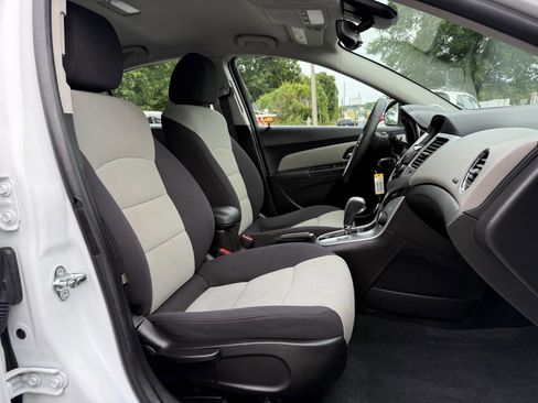 Used 2015 Chevrolet Cruze LS FWD image 14