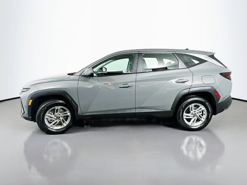 Certified 2025 Hyundai Tucson SE image 4