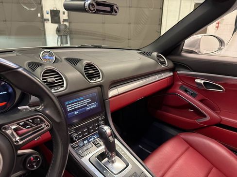 Used 2018 Porsche 718 Boxster GTS RWD image 17