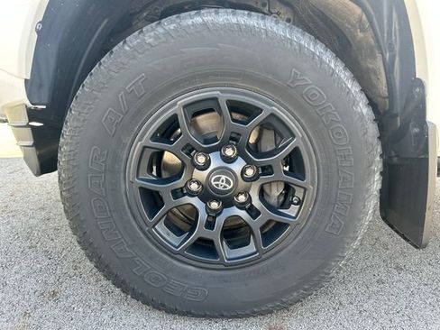 Certified 2020 Toyota Tacoma SR5 AWD/4WD image 27