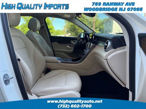 Used 2021 Mercedes-Benz GLC 300 4MATIC w/ Multimedia Package image 23