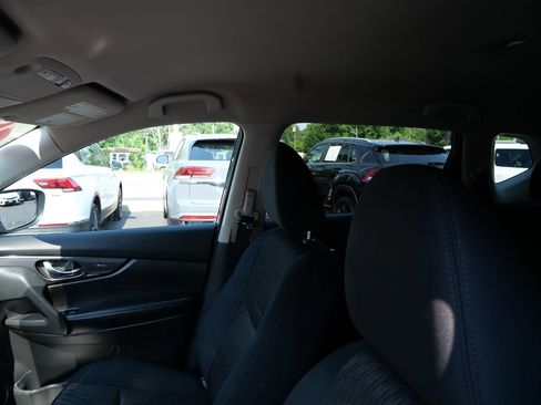 Used 2018 Nissan Rogue SV AWD/4WD image 11