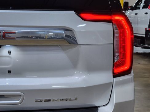 Used 2021 GMC Yukon Denali w/ Denali Ultimate Package AWD/4WD image 22