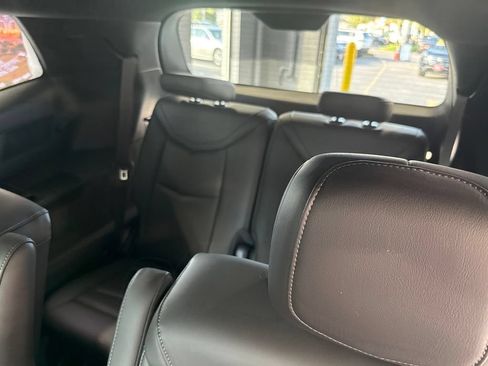 Used 2023 Cadillac XT6 Premium Luxury w/ Technology Package FWD image 10