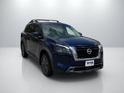 Used 2024 Nissan Pathfinder SV FWD image 3